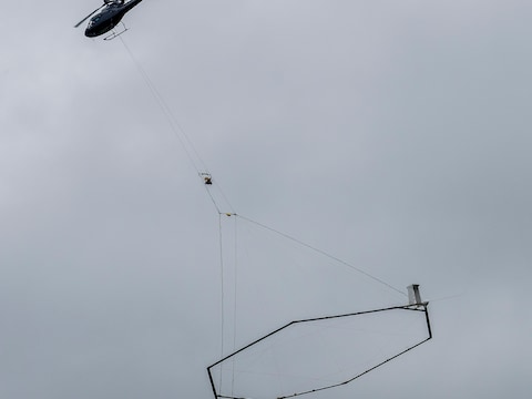 Helikopter boven Brabant meet grondwaterverzilting: belangrijke data voor klimaatmaatregelen