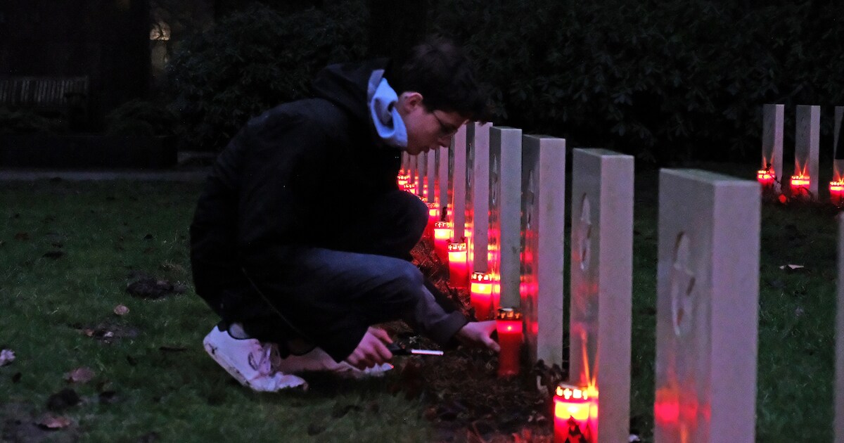 Oostburg herdenkt oorlogsslachtoffers met lichtjesavond