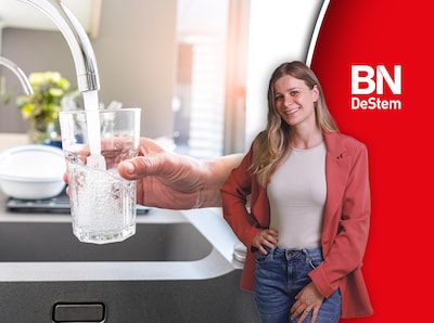 Er kwam een vreemd apparaat in onze bijkeuken en nu ben ik een watersnob
