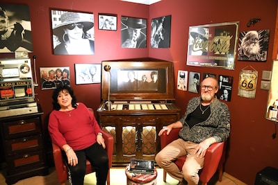 Petru parkeert zijn motor in de woonkamer: 'Het is toch zonde om hem buiten in de kou te zetten'