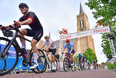 Publiek geniet van dikkebandenrace en kampioenen in Oud Gastel