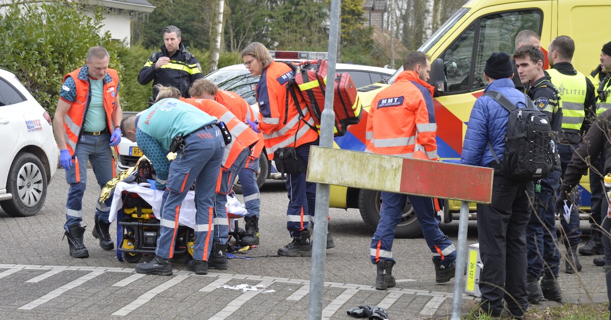 Fietser raakt zwaargewond bij aanrijding Prinsenbeek, traumahelikopter geland