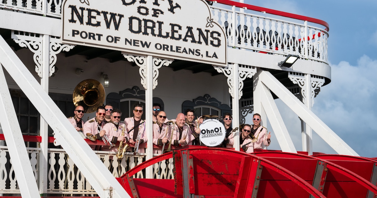 Twaalf mannen in roze jasjes veroveren New Orleans: ‘Zijn jullie echt niet van hier?’