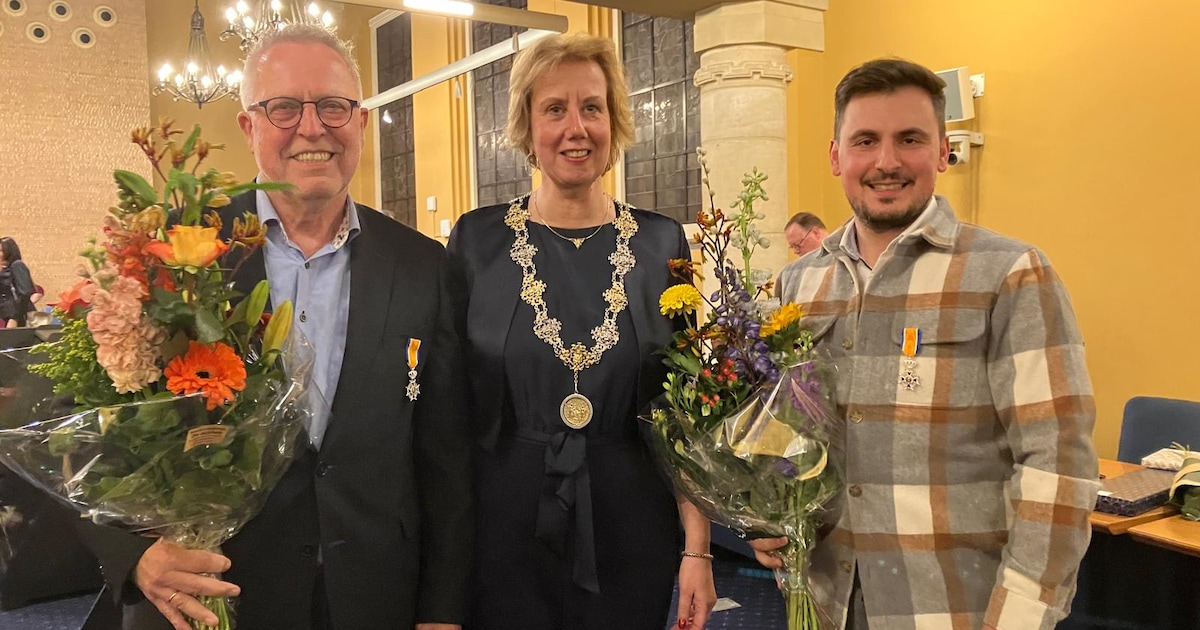 Twee lintjes en vele mooie woorden bij afscheid van Bergse raadsleden