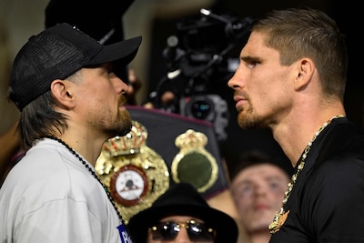 LIVE boksen | Kan Verhoeven stunten in strijd om wereldtitel met Usyk? Indrukwekkende opkomst van Nederlander