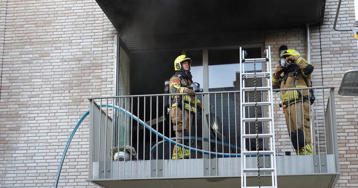 Plots is er een vuurzee: dodelijk slachtoffer bij uitslaande brand in Raamsdonksveer