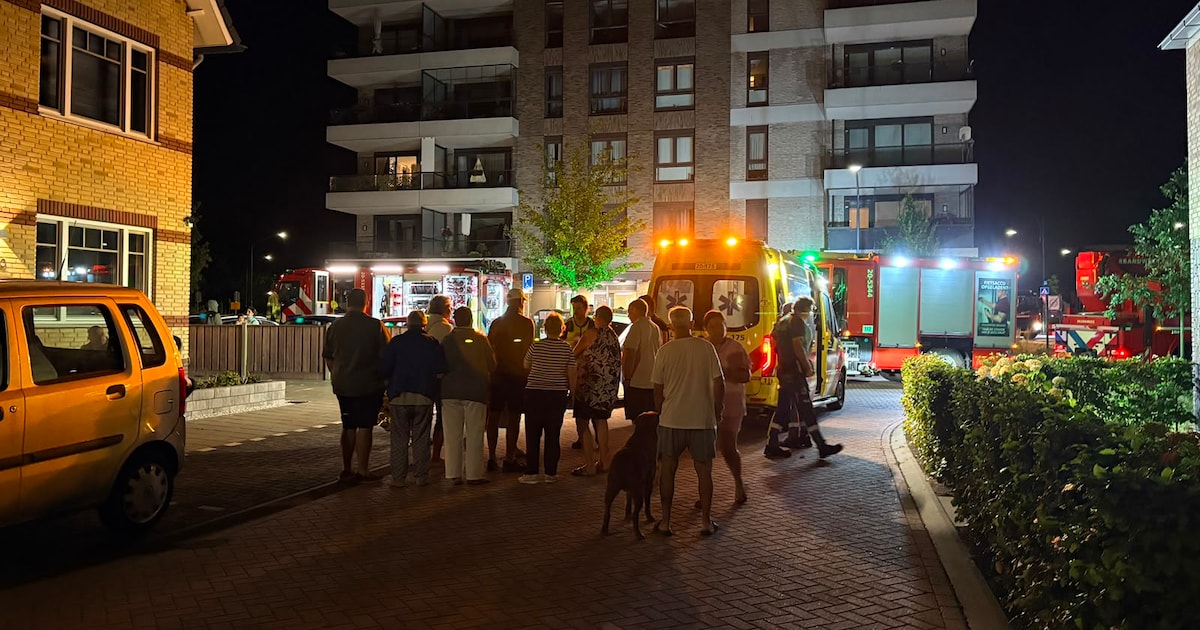 ‘We dachten eerst: het zal wel ergens anders zijn’: hele flat in Oosterhout midden in de nacht geëva