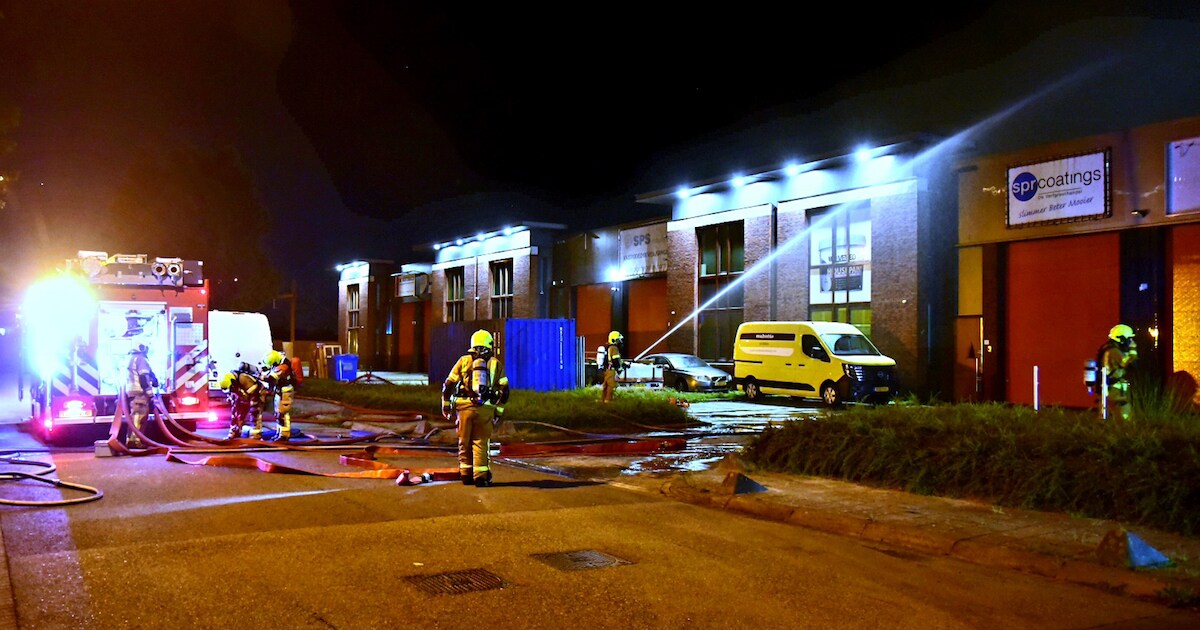 Heftige brand in bedrijfspand in Barendrecht