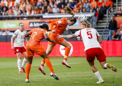 LIVE WK-kwalificatie | Kaptein kopt raak tegen Polen, Oranje