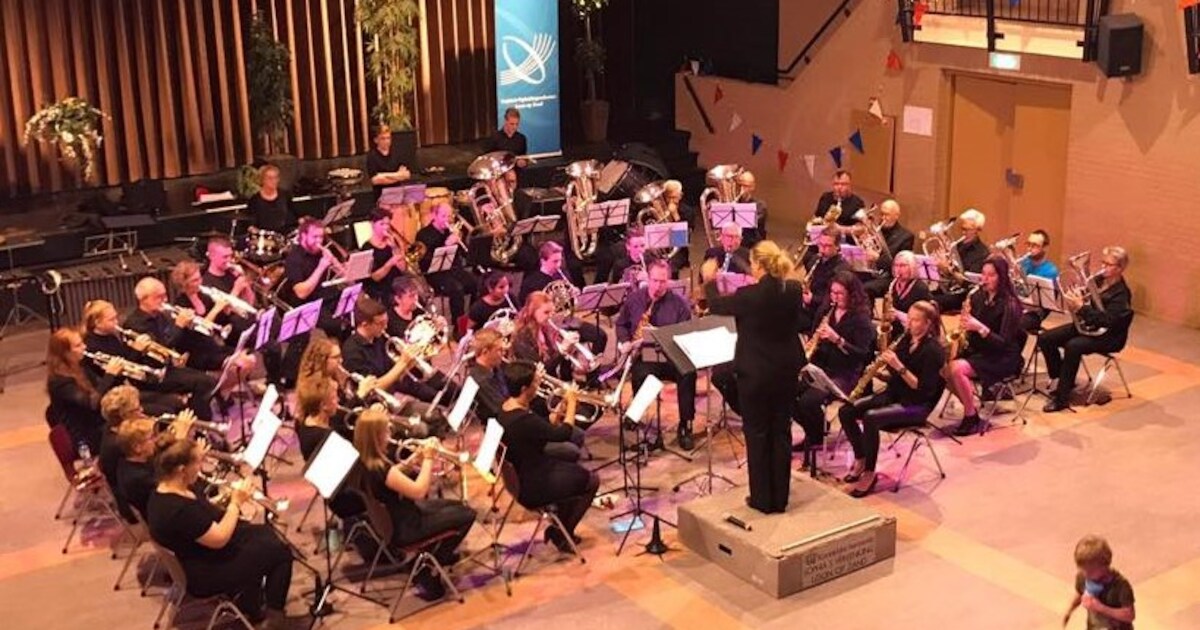 Fanfare O.N.S. viert kerst en jubileum: feestelijk concert in Nieuwendijkse kerk