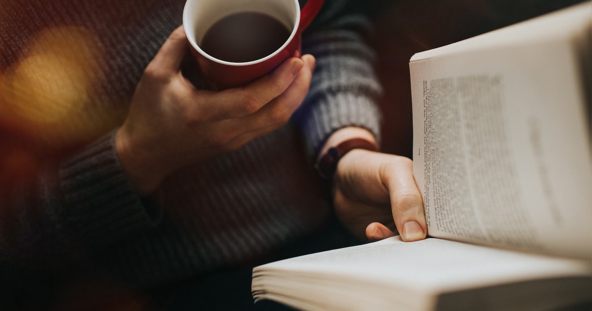 Schrijfster bespreekt boek Worteldraden in dorpshuis 't Web inTeteringen