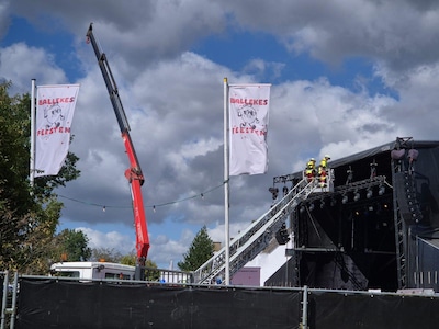 Spandoek met buis valt op podium: drie meisjes (7 en 8 jaar) gewond in Sint-Job-in-’t-Goor