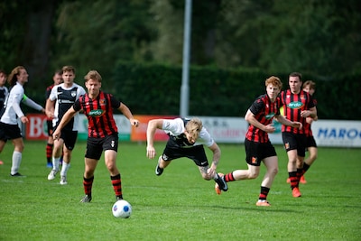 Dit zijn de uitslagen, doelpuntenmakers en wedstrijdverslagen van het amateurvoetbal op zondag