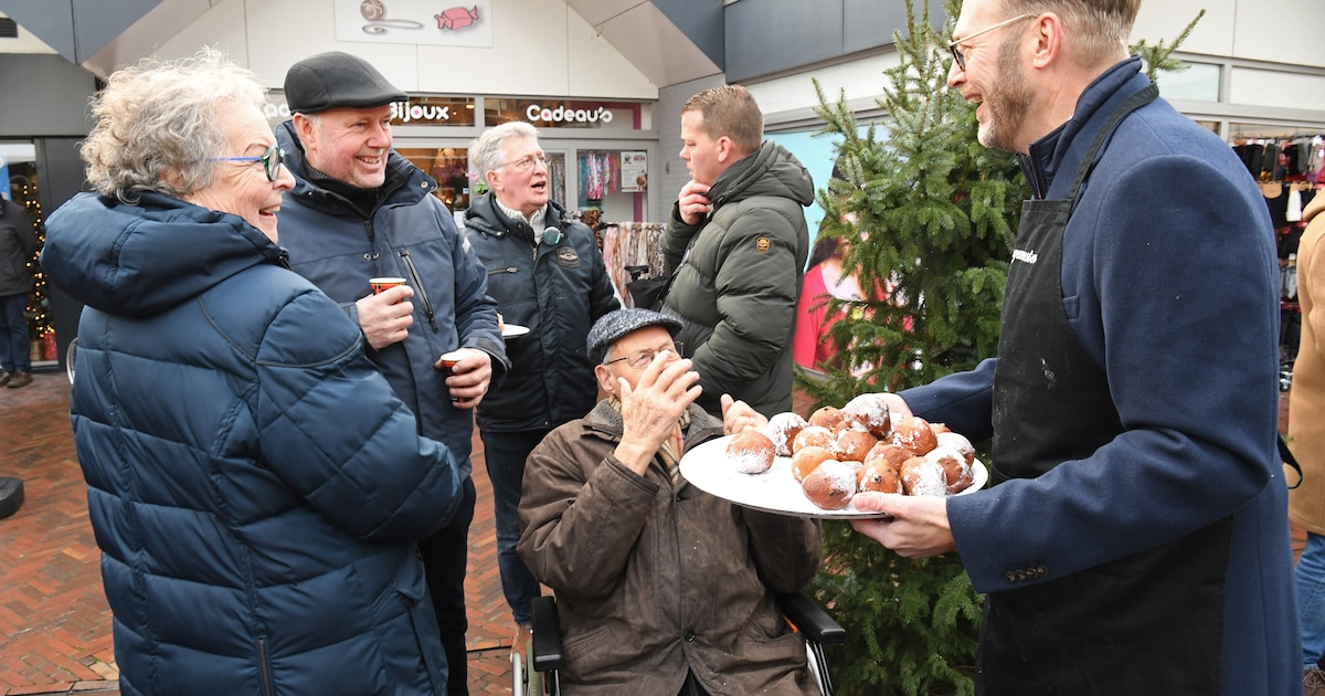 Oliebollenfeest met rafelrandje in Dongen: burgemeester blij met lintjes, maar die Ecco-brand blijft