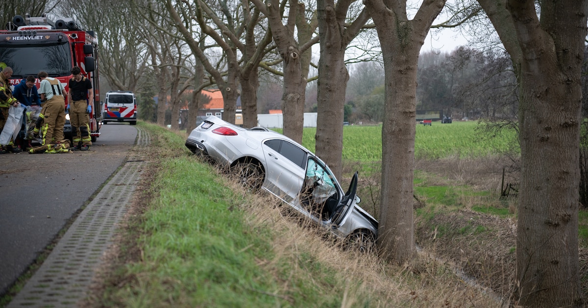 Motorrijders brengen in Hellevoetsluis met fakkels eerbetoon aan omgekomen Martin (35)