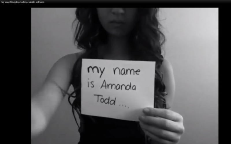 Voor haar zelfmoord maakte Amanda Todd een indrukwekkende video waarin ze uitlegt hoe erg ze onder druk was gezet.
