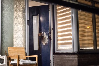 Explosie bij woning veroorzaakt flinke schade op Polderstraat in Rotterdam