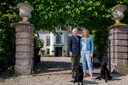 Baron en Barones Frans en Nathalie Van Verschuer op hun landgoed Mariënwaerdt in 2020.