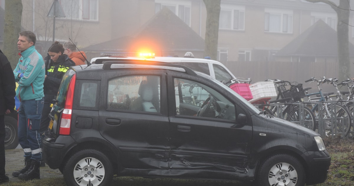 Botsing met veel schade op kruising in Zierikzee