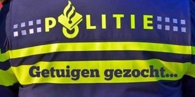 Bestuurder vlucht na crash tegen boom in Oud Gastel: politie vindt drugs in achtergelaten auto