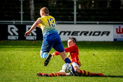 Duel tussen HZ’75 en Molenschot tijdelijk gestaakt: ‘Scheidsrechter zag het niet meer zitten’