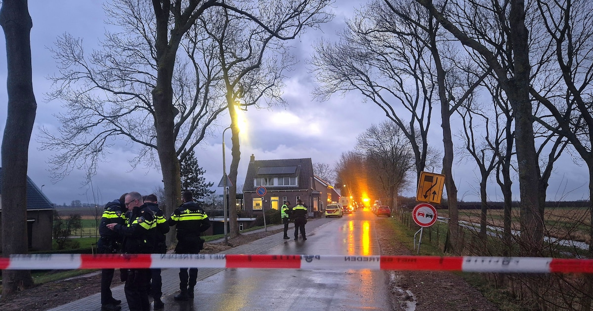 Gaslekkage zorgt voor ontploffing en forse brand in keuken van woning in Nieuw-Beijerland