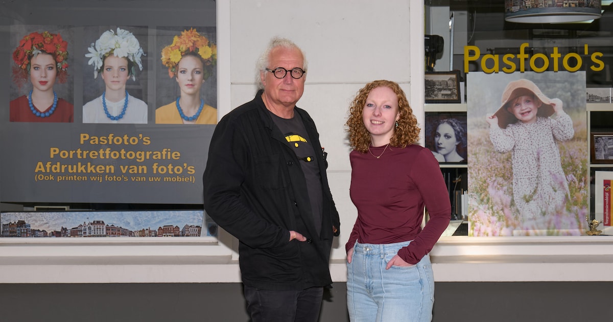 Na bijna veertig jaar in zijn Bossche fotozaak draagt René (66) het stokje over aan Romijn (30): ‘Ik