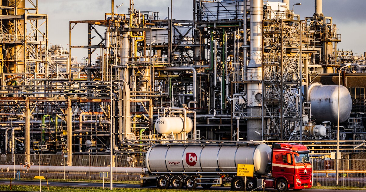 Brandbare stof vrijgekomen bij lekkage Shell Pernis