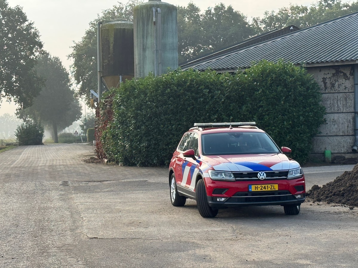 De bandweer bij de boerderij. 