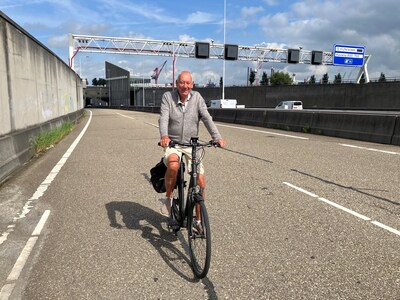 Fietsers balen van lange storing van de roltrappen en liften bij Beneluxtunnel: ‘Het is echt een drama’