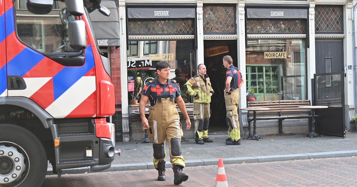 Fles koolzuurgas lekt in kelder van café in Breda, brandweer moet ventileren