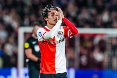 LIVE eredivisie | Ayase Ueda breekt de ban voor Feyenoord in lastige eerste helft tegen Fortuna