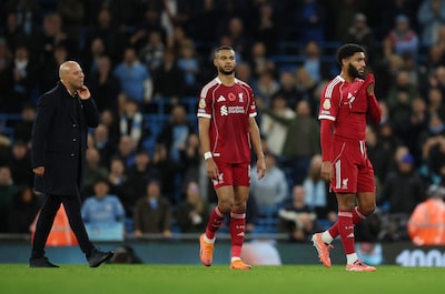 Engelse media keihard over Liverpool en Arne Slot: ‘Hij ziet eruit als een man die op de verkeerde bouwplaats is komen opdagen’