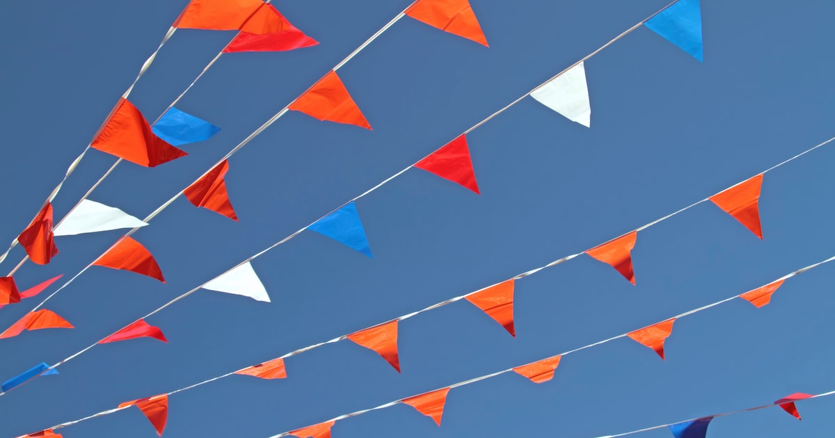 Koningsnacht met vrijmarkt en spellen op Lambertijnenhof in Bergen op Zoom