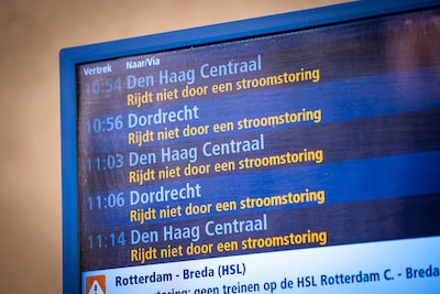 Tot donderdagavond geen treinen van Rotterdam naar zuiden van het land na brand in kabelgoot