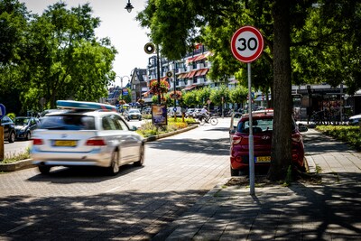Op de Weissenbruchlaan ging snelheidslimiet naar 30 kilometer per uur (en er volgen veel meer wegen)