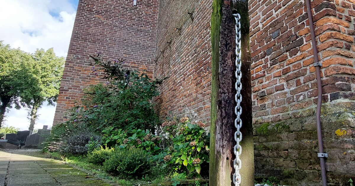 De Steenselse Pier lag ooit aan de ketting naast de kerk: ‘Het is nu echt een geuzennaam’