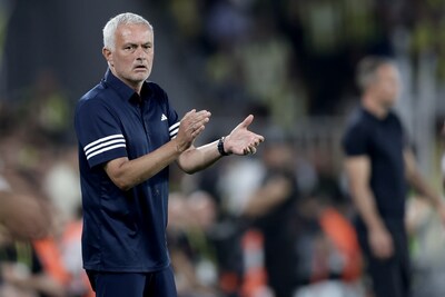 José Mourinho pakt record met zoveelste zege op Feyenoord: ‘We hebben verdiend gewonnen’