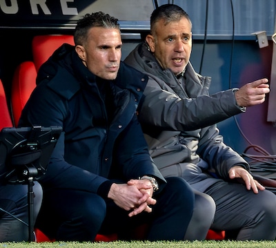 Na Robin van Persie vertrekken ook René Hake en Brian Pinas 