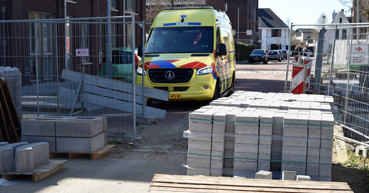Bouwvakker aangereden door auto in Zaltbommel