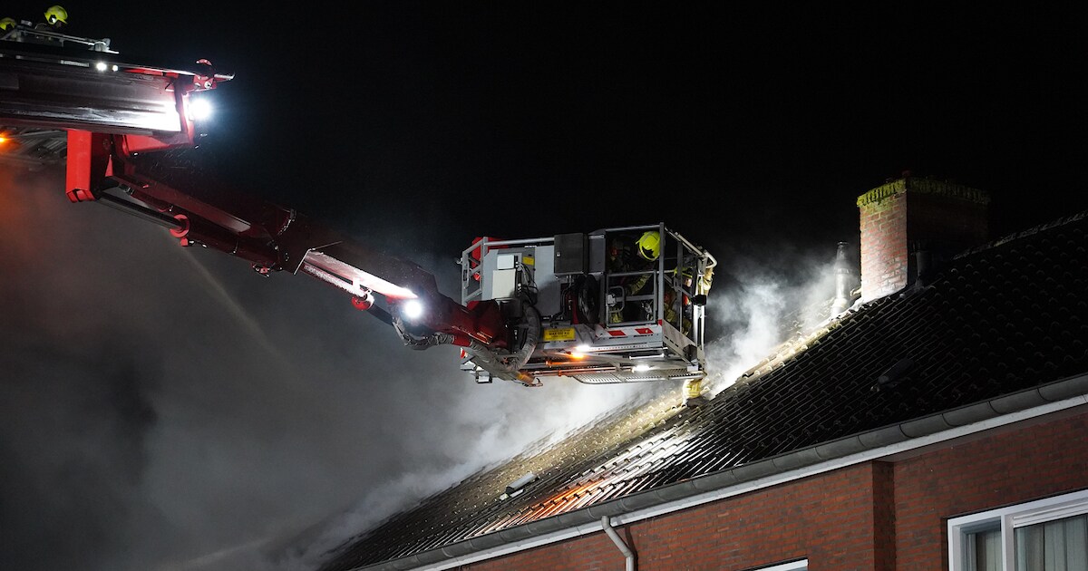 Drie woningen in Oudenbosch ontruimd na felle brand