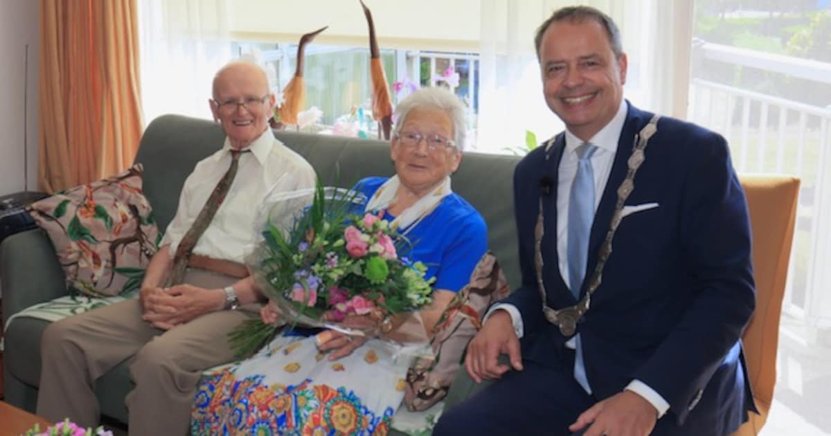 Jan en Mientje zijn 70 jaar getrouwd en altijd bij elkaar | Foto