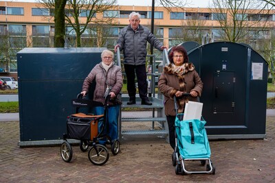 https://images.bndestem.nl/MzNiYTAwZjI0MDExOWVlYjJhMTkvZGlvLzI3MDIzNzEzMS9maXQtd2lkdGgvNDAw/ar20260220-4300-maassluis-20-02-2026-ijzeren-trapjes-bij-afvalcontainers