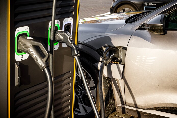 Elektrisch rijden fors duurder dan rijden op benzine | Auto | bndestem.nl