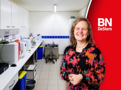 Het is zondagmiddag, de visite gaat weg en ineens maakt de hond een gek geluid