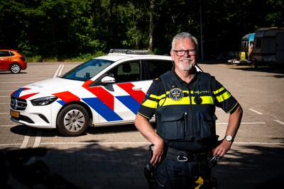 Jan (64) zat 44 jaar bij de politie: ‘Als tiener heb ik heel wat klappen van de ME gehad’