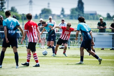 Zwaluwe blijft mede dankzij haarbandje van Melvin in de race voor directe terugkeer: ‘Volgende week naar de kapper’