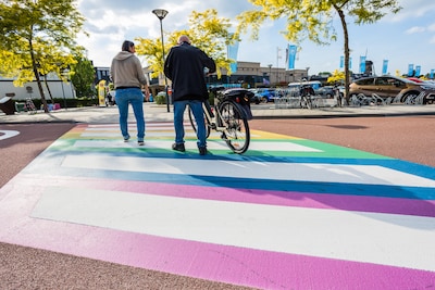 SGP en PVV vangen bot: regenboogpad in Axel mag gewoon blijven liggen