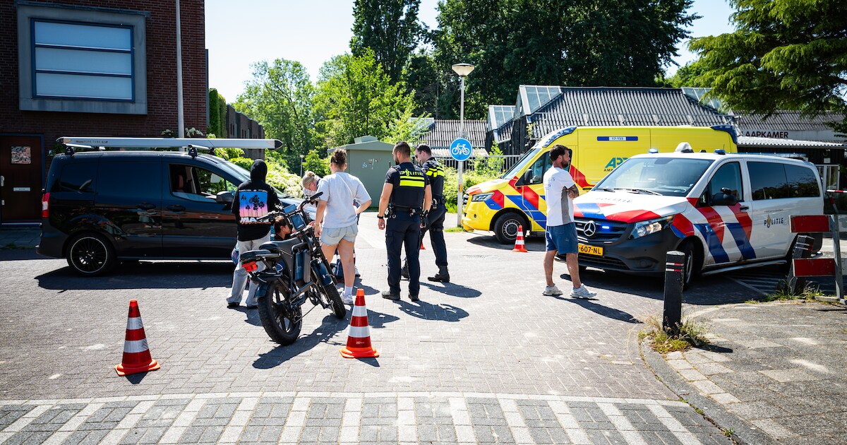 Fatbiker lichtgewond na botsing met busje in Spijkenisse