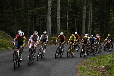 LIVE Tour de France Femmes | Française met ruime voorsprong in finale van zesde etappe, tonen favorieten zich bij bonisprint?